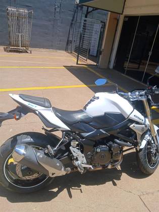 SUZUKI GSR 750A 